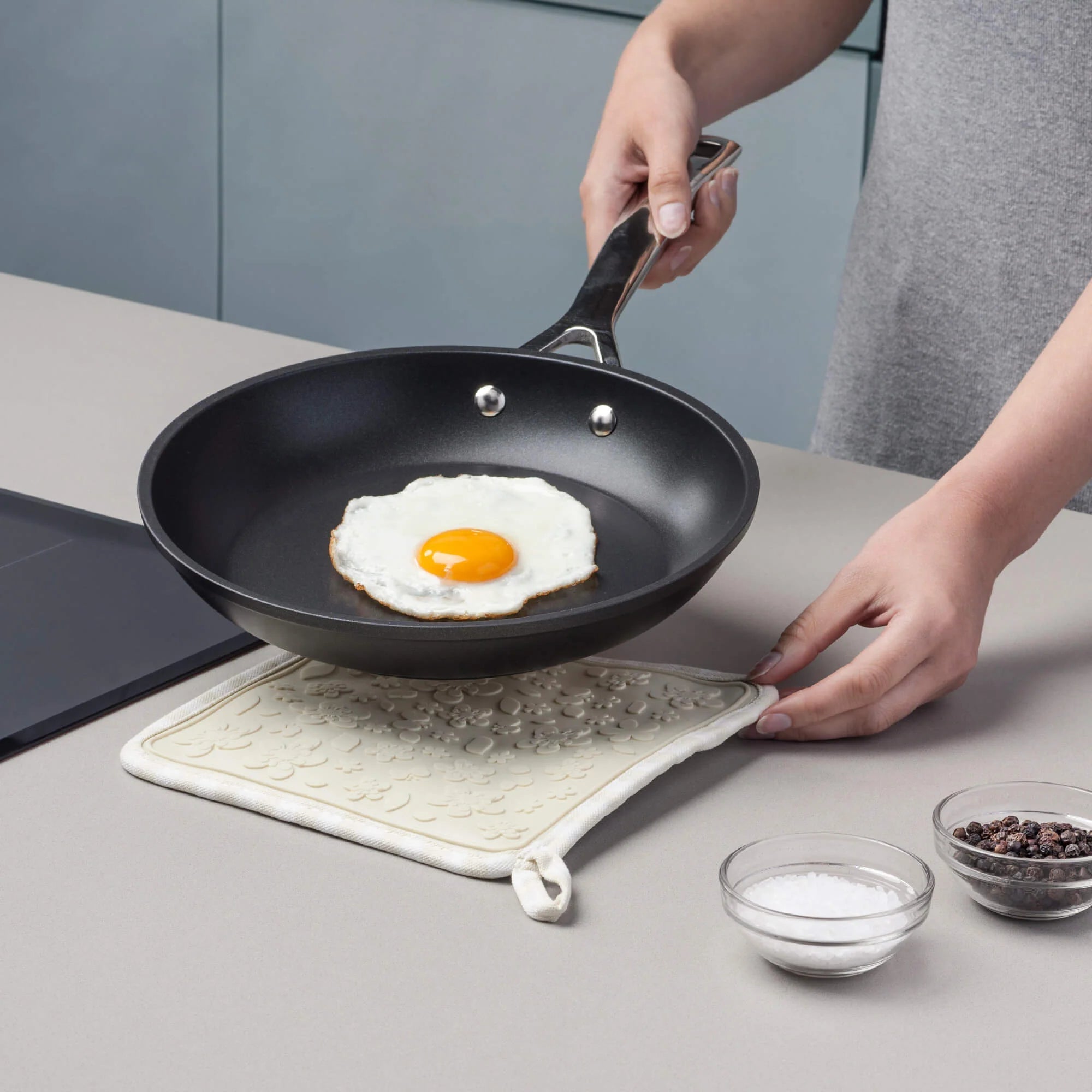 Zeal - Silicone Square Hot Grab & Hot Mat Trivet, Cream - Lacbleu Wines - V107C - 5036638064317